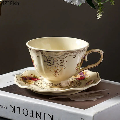 طقم أكواب وصحن سيراميك مزين بزهرة وحواف دانتيل من ديكوربايتس™ - فنجان شاي مطلي بالذهب لطاولة الطعام