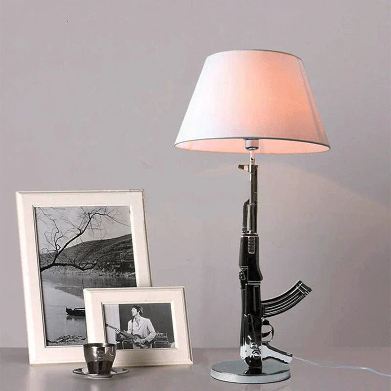 Lámpara de Pie AK47 Oro Decorbites™: Luz Nocturna Moderna de Resina para Decoración del Hogar