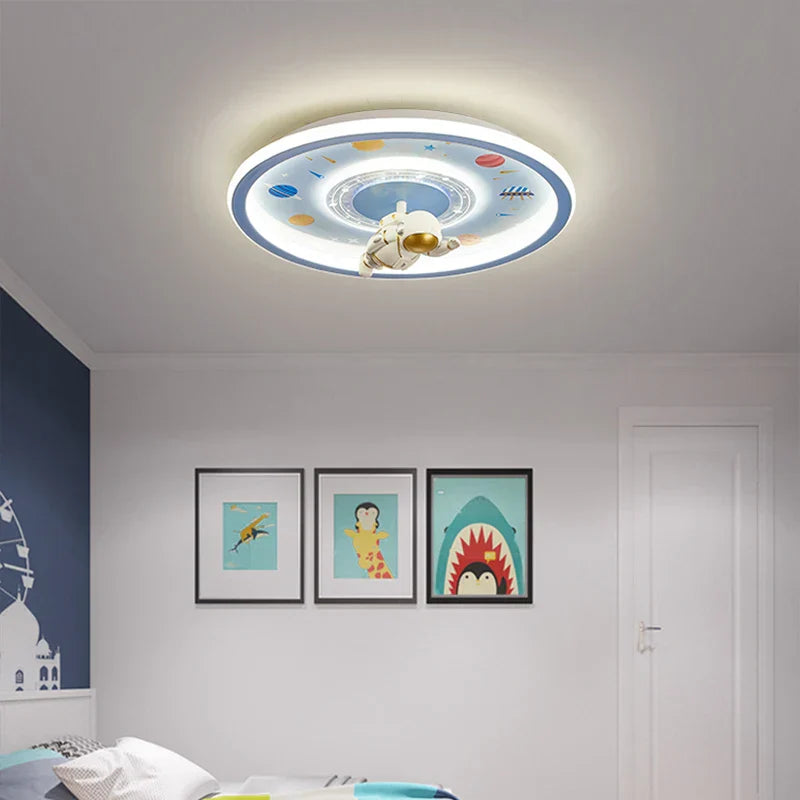 Lámpara de techo LED DecorBites™ de astronauta para habitación infantil - Diseño de dibujos animados azul