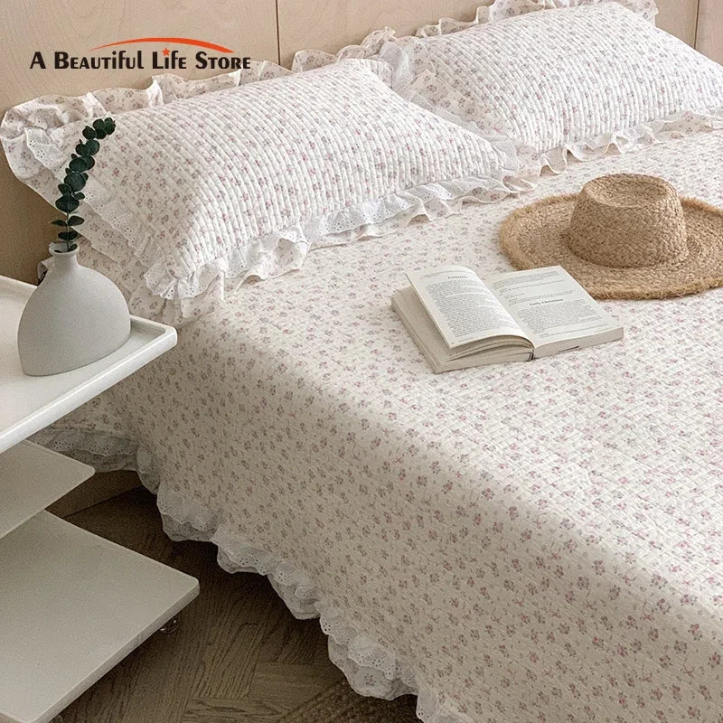 Decobites Korean Princess Floral Lace Ruffles Bedspread Set with 100% Cotton Quilting