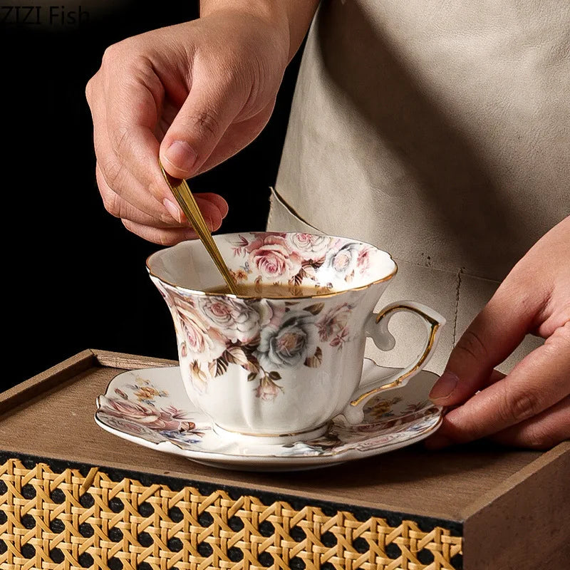 طقم فناجين شاي وصحن سيراميك بحافة دانتيل من ديكوربايتس™ لطاولة الطعام والقهوة