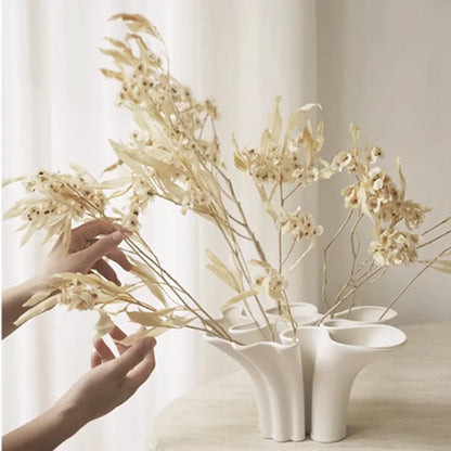 مزهرية سيراميك بتصميم هندسي تجريدي من DecorBites™ لتنسيق الزهور