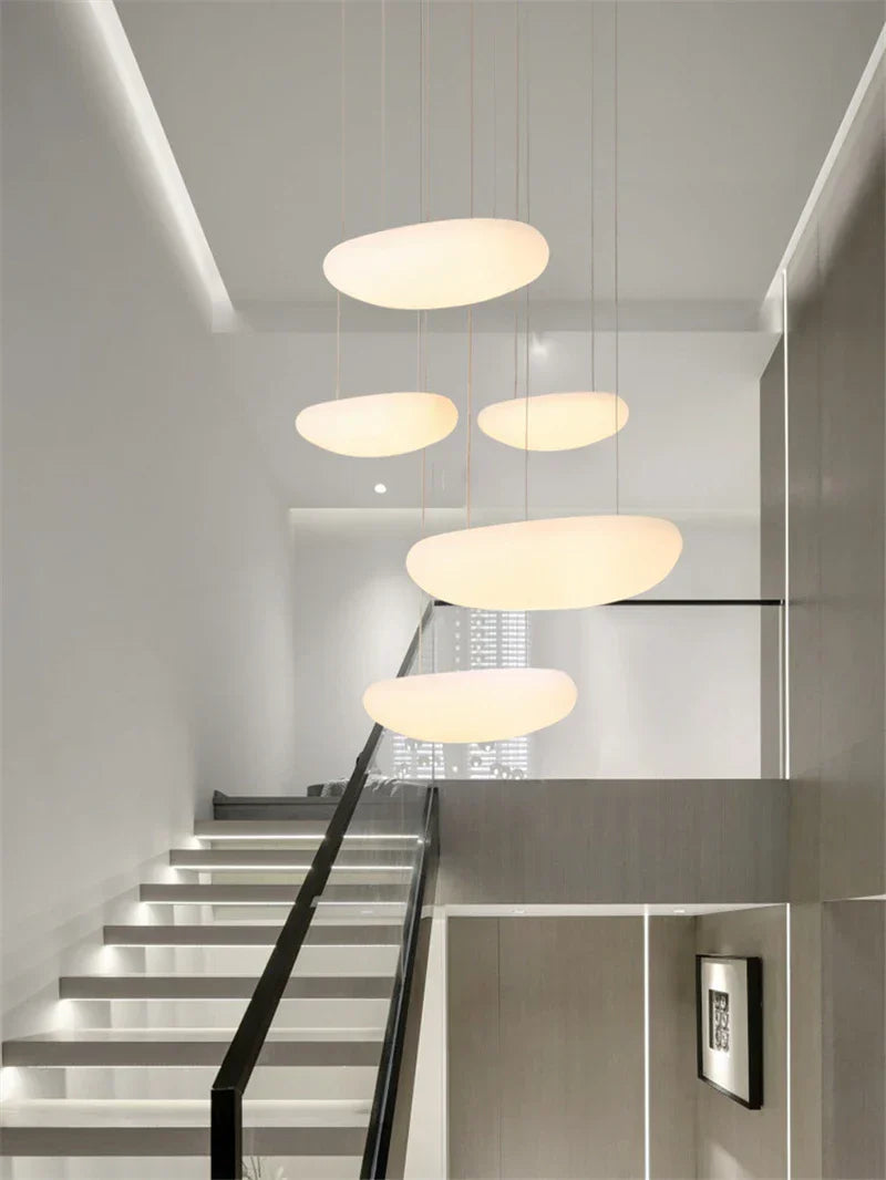 Lámpara colgante LED DecorBites™ Pebble: Elegante candelabro blanco para decoración de salas de estar, dormitorios y restaurantes.