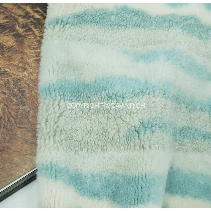 أغطية وسائد مربعة مستوحاة من المجرات من DecorBites™ بتصميم سديم المشتري باللون الأزرق القهوة المتدرج