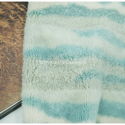 أغطية وسائد مربعة مستوحاة من المجرات من DecorBites™ بتصميم سديم المشتري باللون الأزرق القهوة المتدرج