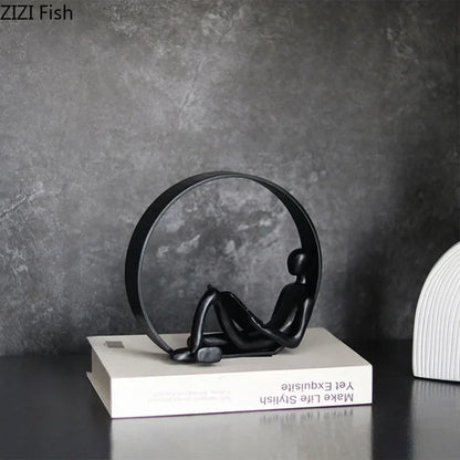 ديكورات مكتبية من الراتنجات المنحوتة لأحرف سوداء تجريدية من DecorBites™ لديكور غرفة جمالي