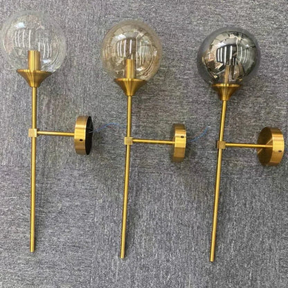 Lámpara de pared DecorBites™ con bola de cristal dorado: Iluminación moderna de estilo nórdico para mesilla de noche y salón