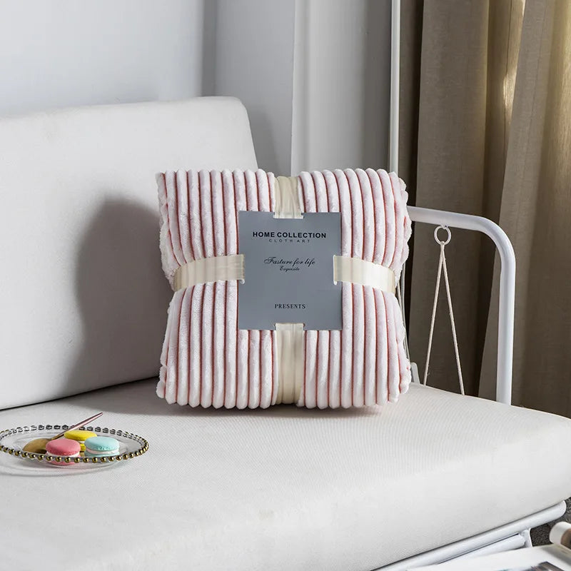 Manta de lana nórdica DecorBites™: suave y elegante para la oficina, el sofá o como chal.