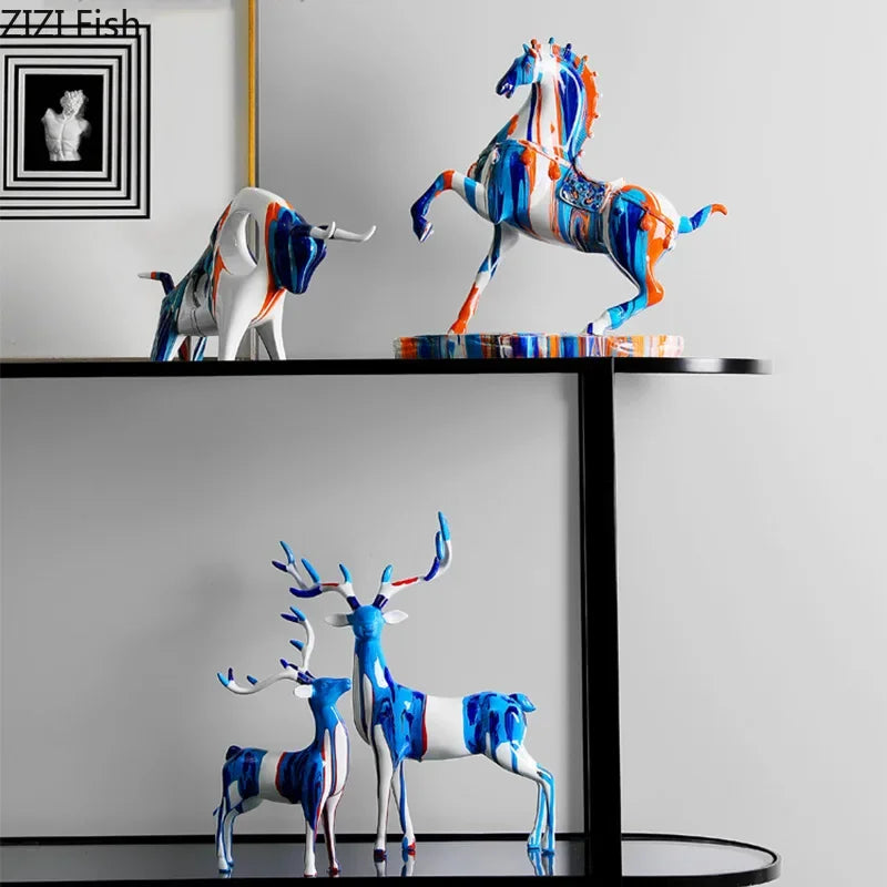 مجموعة تماثيل الحيوانات الراتنجية من DecorBites™: تمثال تجريدي لحصان وبقرة وكلب مصارعة ثيران فرنسي