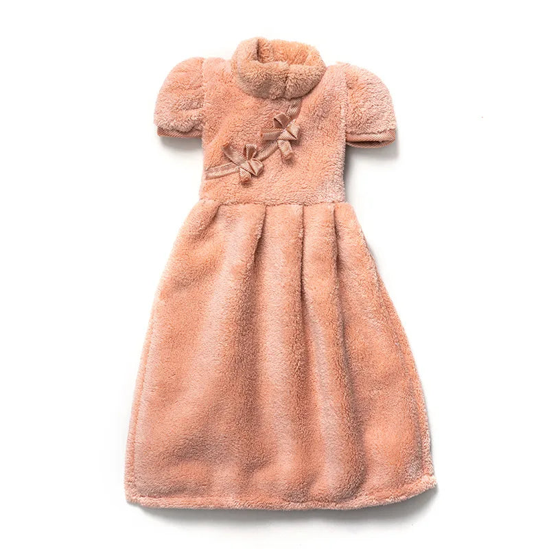 Toalla de mano Cheongsam de forro polar coral DecorBites™: suave, absorbente y de secado rápido. Ideal para el hogar y para colgar en la pared.