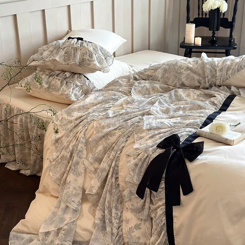 Conjunto de Ropa de Cama Princesa con Volantes de Encaje y Lazo Decorbites™: Cubrecama de Algodón Egipcio, Falda de Cama, Colcha, Fundas de Almohada