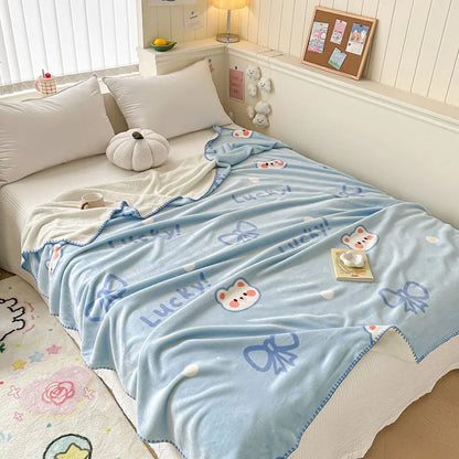 Manta de terciopelo color leche DecorBites™: Diseño bonito, cálida, multifuncional, ideal para el sofá y para viajes.