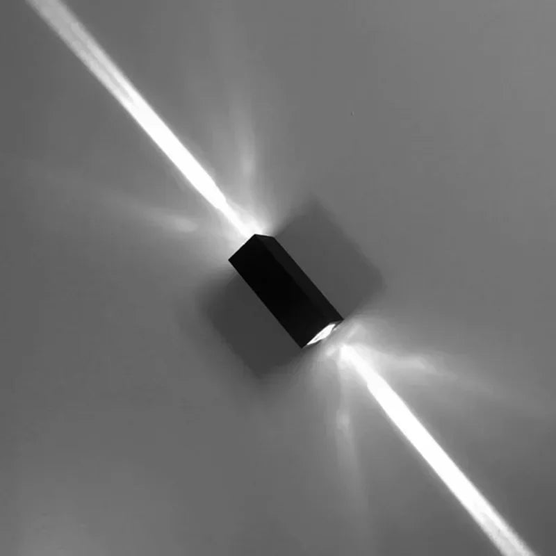 مصباح حائطي مقاوم للماء مصنوع من الألومنيوم من DecorBites™: إضاءة داخلية وخارجية عالية الطاقة