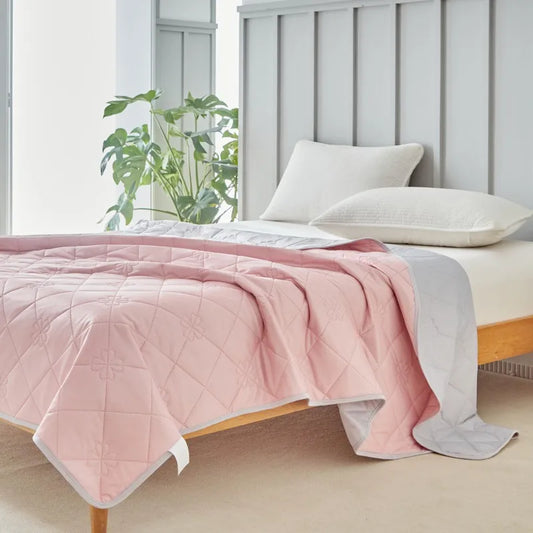 بطانية DecorBites™ Cool Summer: لحاف خفيف الوزن ناعم ومبرد بالثلج لمن يعانون من الحر أثناء النوم