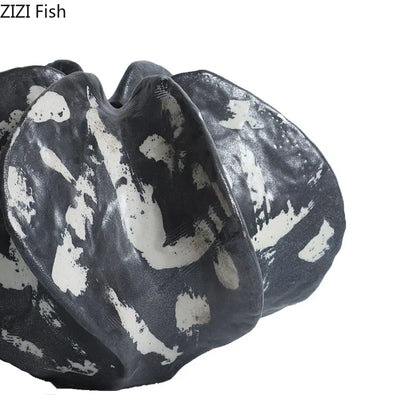 ديكور مكتب من الراتنج بتصميم مزهرية مرجانية سوداء من DecorBites™، بتصميم عصري لغرفة ذات طابع أزهار