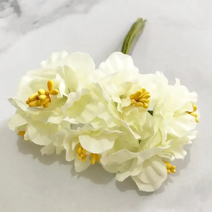 DecorBites™ Ramo de bayas y estambres de flor de cerezo color marfil para decoración navideña y de bodas DIY