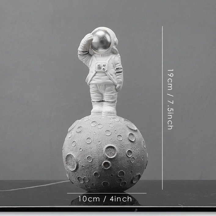 Figuras de astronautas DecorBites™: Escultura moderna de astronauta con luna, regalo perfecto para hombre y novio