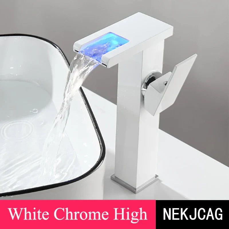 Grifo de lavabo DecorBites™ con luz LED tipo cascada: Grifo mezclador negro con luz, para fregadero de cocina de montaje sobre encimera