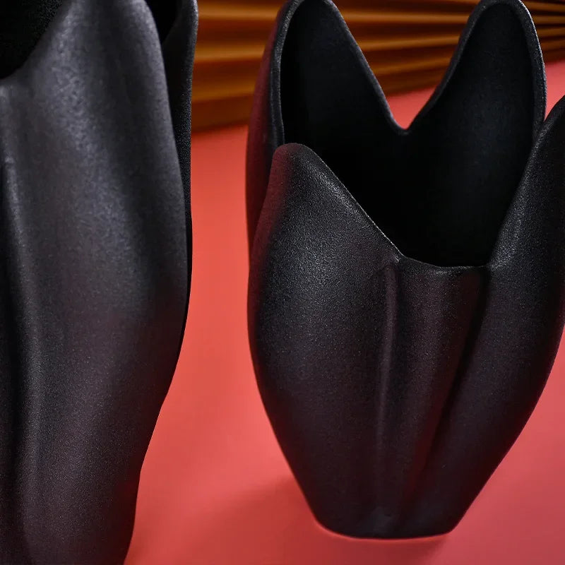 مزهرية خزفية سوداء اللون من DecorBites™ بتصميم غير منتظم لتنسيق الزهور لتزيين المنزل