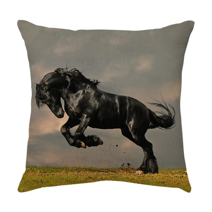 Funda de almohada DecorBites™ con estampado de caballo al galope: Funda de cojín de lino con estampado de caballo salvaje para decoración del hogar.
