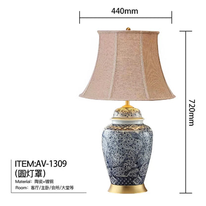 مصباح طاولة من البورسلين الأزرق من DecorBites™ - مصباح سيراميك كبير لغرفة النوم وغرفة المعيشة