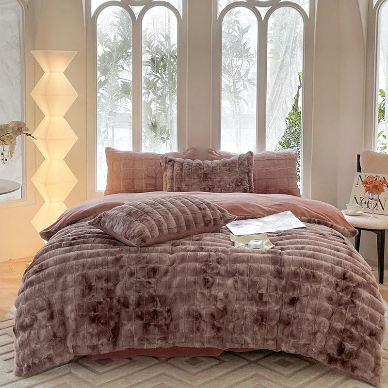 Decobites Velvet Fleece Bedding Set: Duvet Cover, Blanket, Sheet, Pillowcases in Caramel Brown Fur