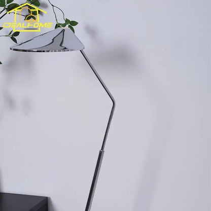 DecorBites™ مصباح أرضي مزخرف من الحديد بتصميم عصري LED على الطراز الصناعي