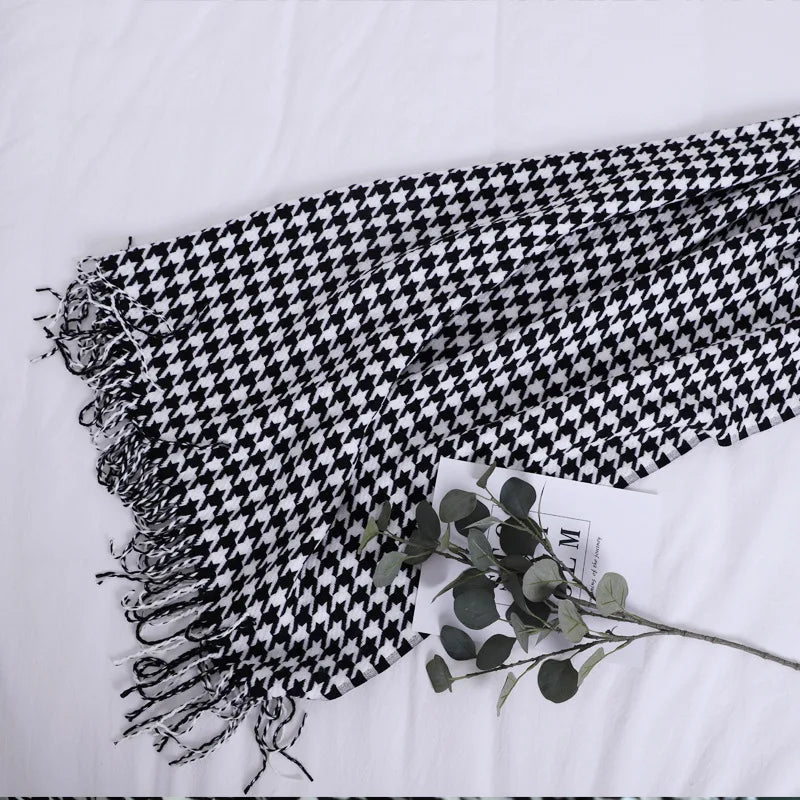 DecorBites™ Houndstooth Throw Blanket