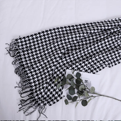 DecorBites™ Houndstooth Throw Blanket