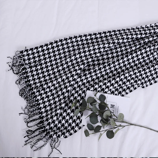 DecorBites™ Houndstooth Throw Blanket