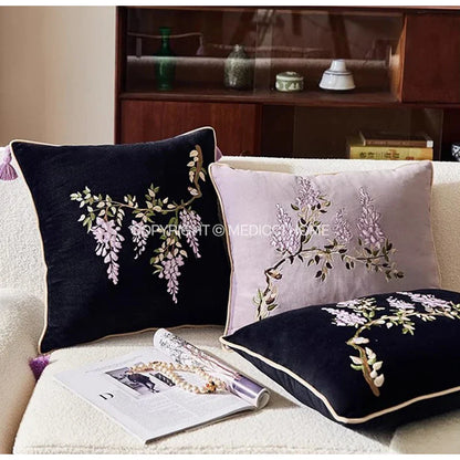 Funda de cojín bordada con borla DecorBites™ con diseño botánico de glicinas