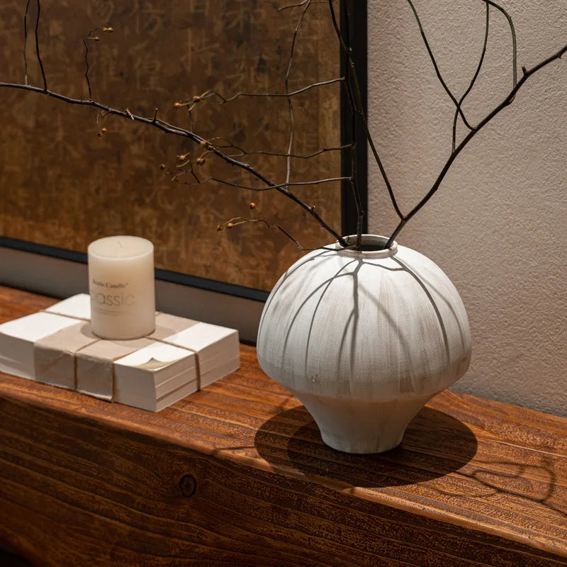 DecorBites™ Chinese-style Retro Porcelain Vase Handmade Flower Vase Artistic Home Decoration