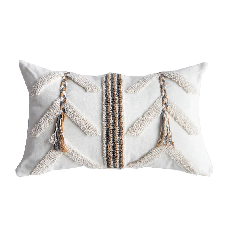 غطاء وسادة من الكروشيه باللون البيج من DecorBites™: وسادة ديكور منزلي على الطراز الشمالي