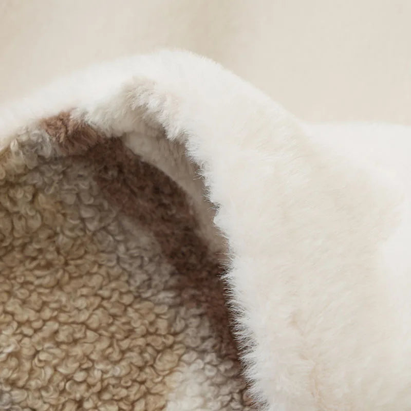 بطانية ديكوربايتس™ المخملية القطبية الصناعية بتصميم أرنب | بطانية مريحة ودافئة وفاخرة