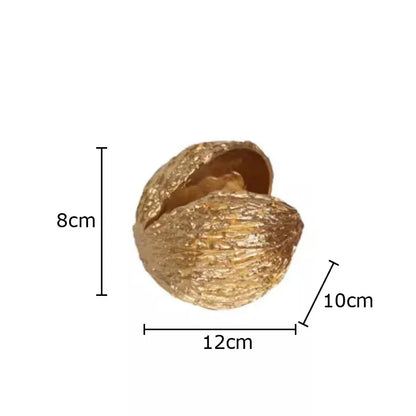Adornos DecorBites™ de cáscara de nuez dorada. Artesanía moderna para decoración de escritorio. Arte y estética para la habitación.