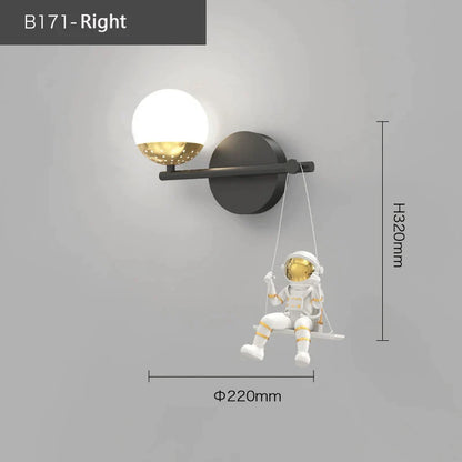 ديكوربايتس™ مصباح حائط للأطفال على شكل رائد فضاء: وحدة إضاءة عصرية لغرفة النوم بتصميم فضائي