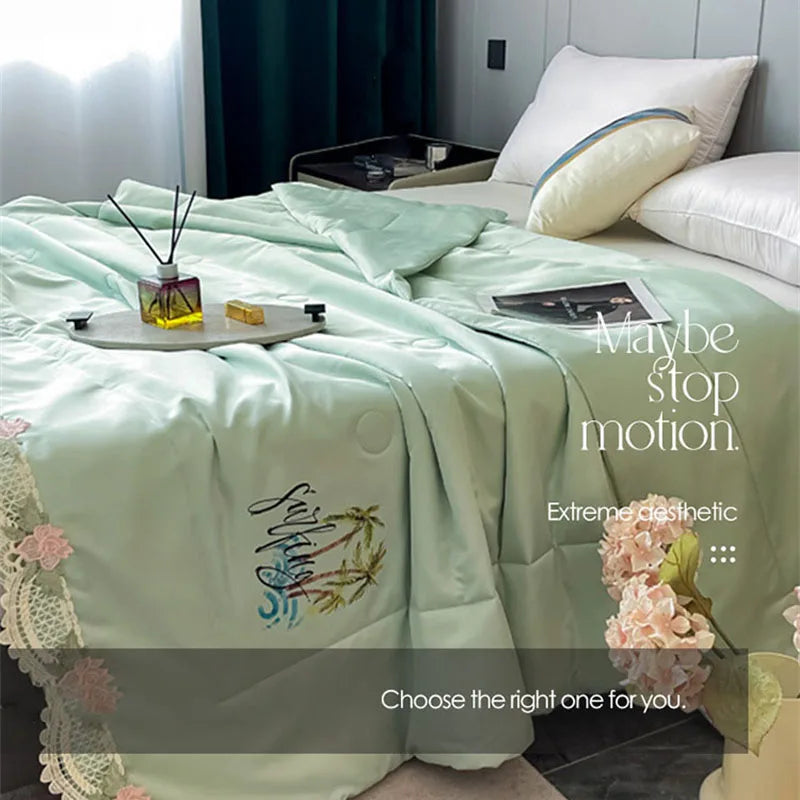 Flores Bordadas con Borde de Encaje Decorbites™ - Manta Fresca para Cama Lavable a Máquina, Edredón de Verano