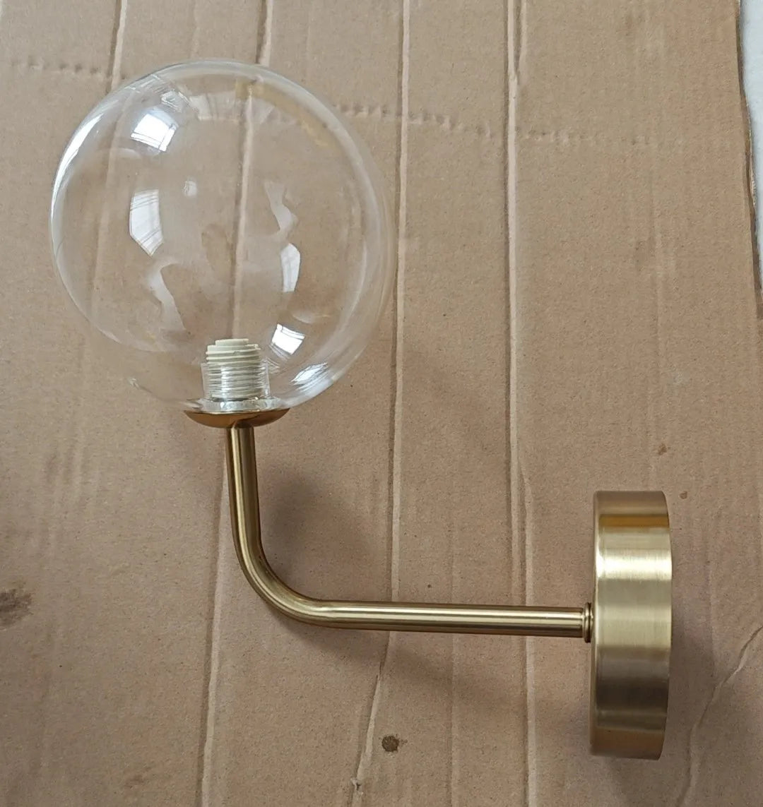 مصباح حائط منحني معدني على شكل كرة زجاجية من DecorBites™ لغرفة المعيشة وغرفة النوم، بتصميم نورديك ريترو