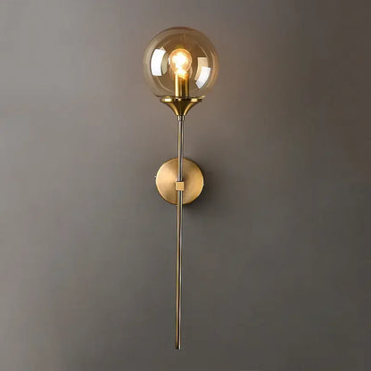 Lámpara de pared DecorBites™ con bola de cristal dorado: Iluminación moderna de estilo nórdico para mesilla de noche y salón