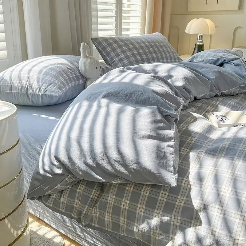DecorBites™ Luxurious 2024 Grid Lattice Bedding Set