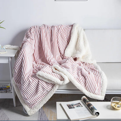 Manta de lana nórdica DecorBites™: suave y elegante para la oficina, el sofá o como chal.