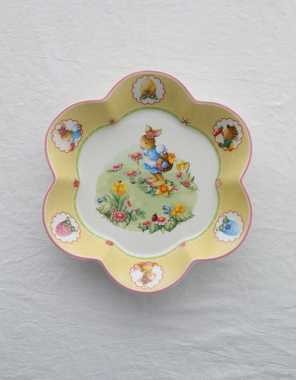 DecorBites™ Easter Tulip Dinnerware Set & Serving Pieces for Home Kitchen.