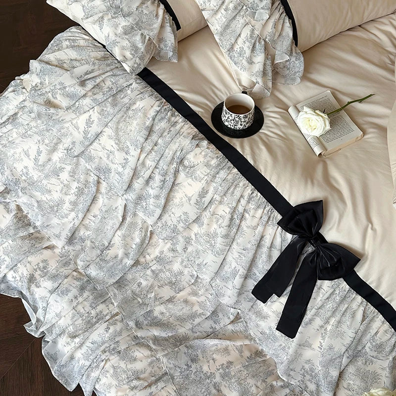 Conjunto de Ropa de Cama Princesa con Volantes de Encaje y Lazo Decorbites™: Cubrecama de Algodón Egipcio, Falda de Cama, Colcha, Fundas de Almohada