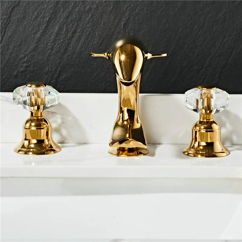Grifo para lavabo DecorBites™ Gold: Grifo para lavabo de baño Dolphin de latón y níquel, 3 orificios de separación.