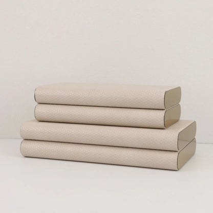 صندوق مجوهرات وحاوية تخزين من الجلد البيج بحواف معدنية من DecorBites™