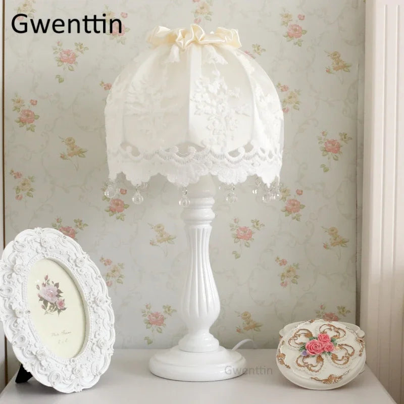 Lámpara de mesa de tela de encaje Decorbites™ con luz LED para decoración de hogar, boda y dormitorio