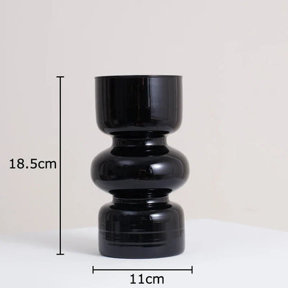 مزهرية زجاجية سوداء من DecorBites™ مع زهور صناعية لديكور غرفة بسيط