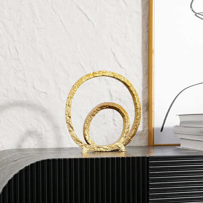 Decorbites™ Círculo Dorado de Ornamentos Huecos: Figuras Decorativas para el Hogar