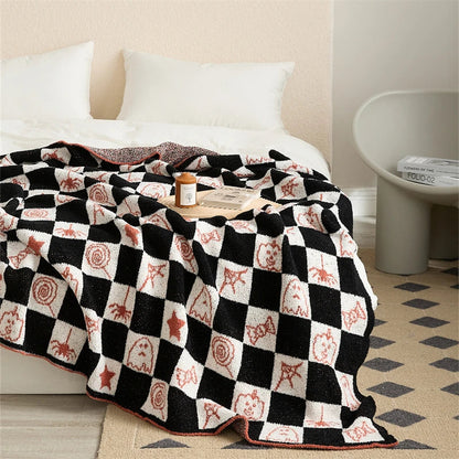 DecorBites™ Kawaii Bee Pattern Cozy Blanket - Super Soft White Spot Edge Design