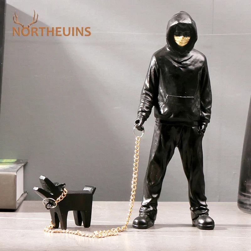 تمثال بانكسي من الراتينج لمشي الكلاب من ديكوربايتس™: تمثال عصري من فن الشارع لديكور المنزل والمكتب